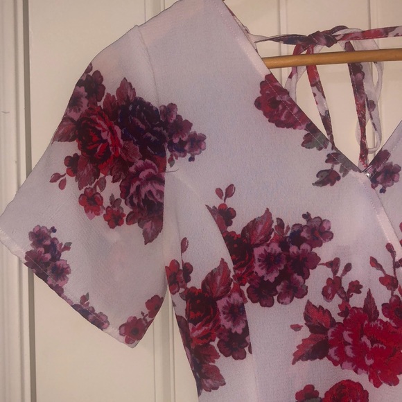 Women’s Size Small Floral Red Romper - Picture 2 of 7